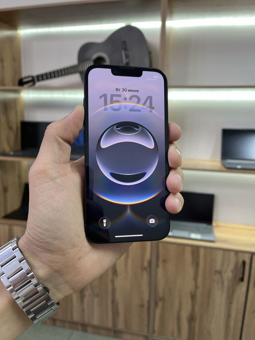 Телефон iPhone 16e