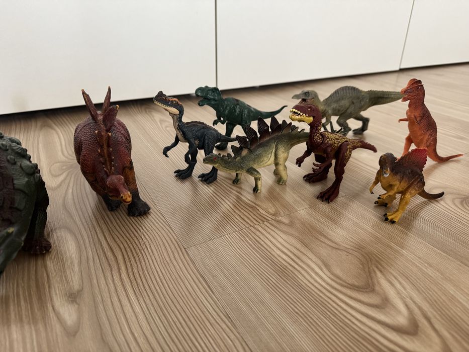 Динозаври фигури
