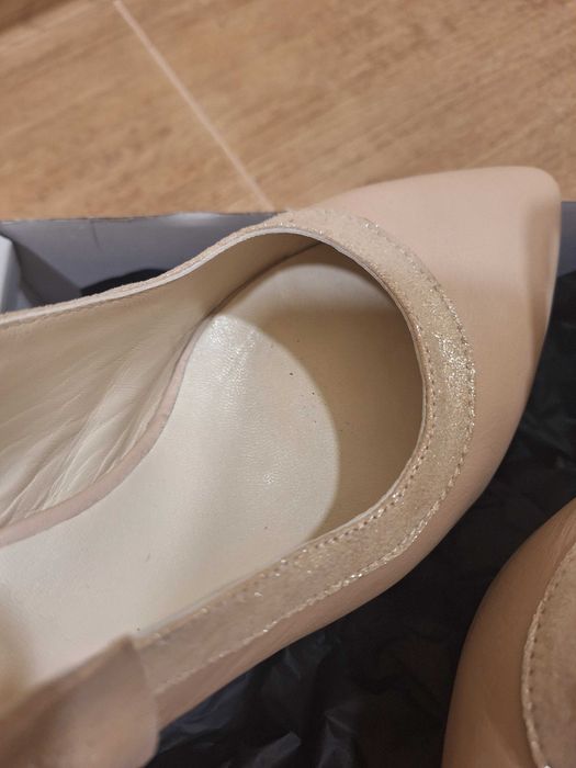 Продавам дамски обувки естествена кожа