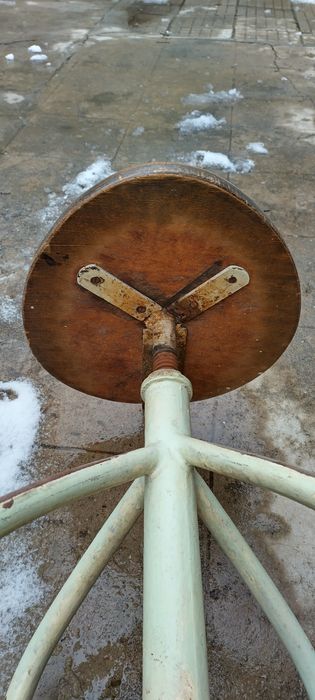 Четирикрако въртящо се столче