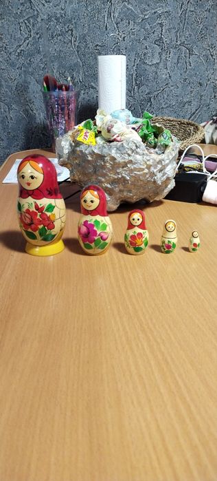 Продаются матрёшки.