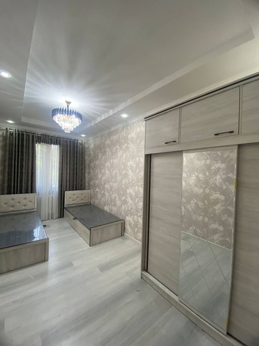 Чилонзор 2 хона 3 клинган. 4 чи этаж 500.у.е. +маклер