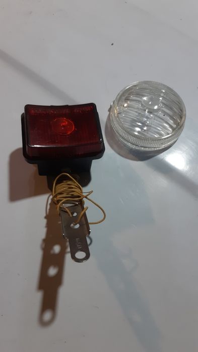 Продам фонарь и колесо на велосипед.