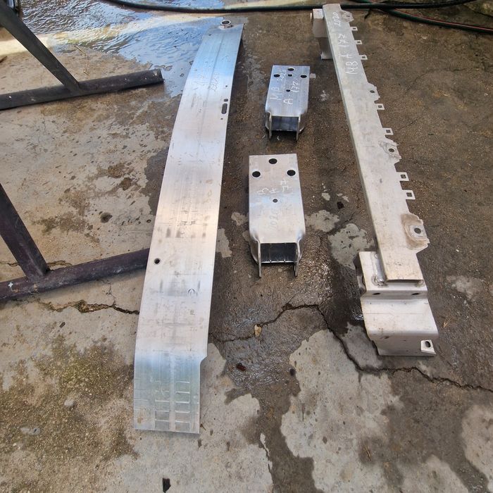 Mercedes Benz A 177 2020 греда предна броня долна и средна