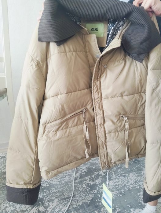 Продам осенний весении куртка женскии