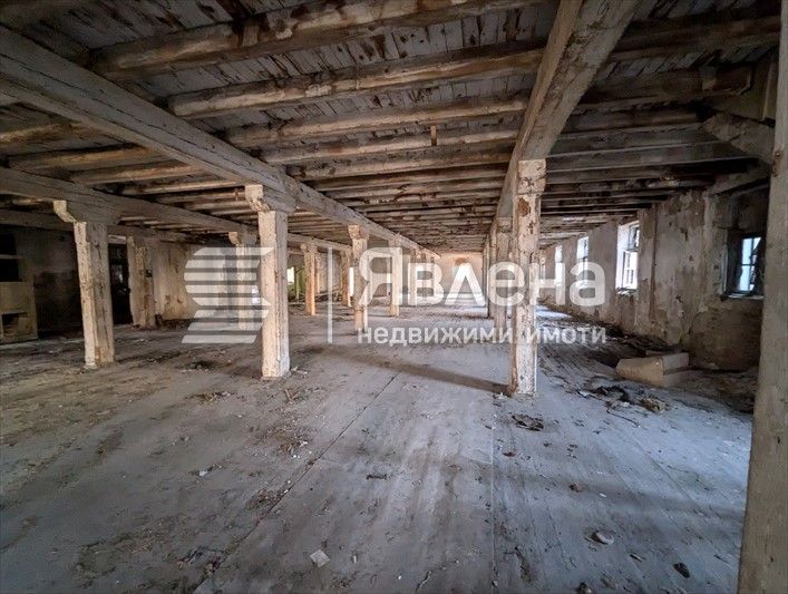 Продава се Промишлена сграда в Кюстендил, Център - 3250 кв.м за 33 €/кв.м - Снимка #1