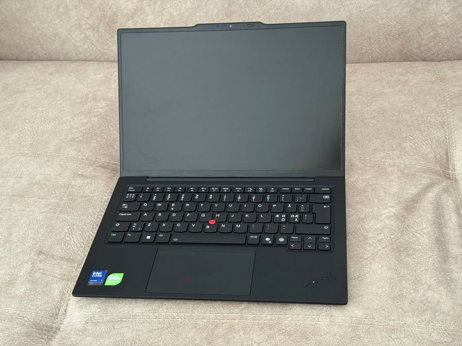Lenovo X1 Carbon 13th Gen - Ultra 7 258V - 32 GB RAM - TouchScreen - 1 TB SSD - Garantie - Tastatura iluminata - Amprenta