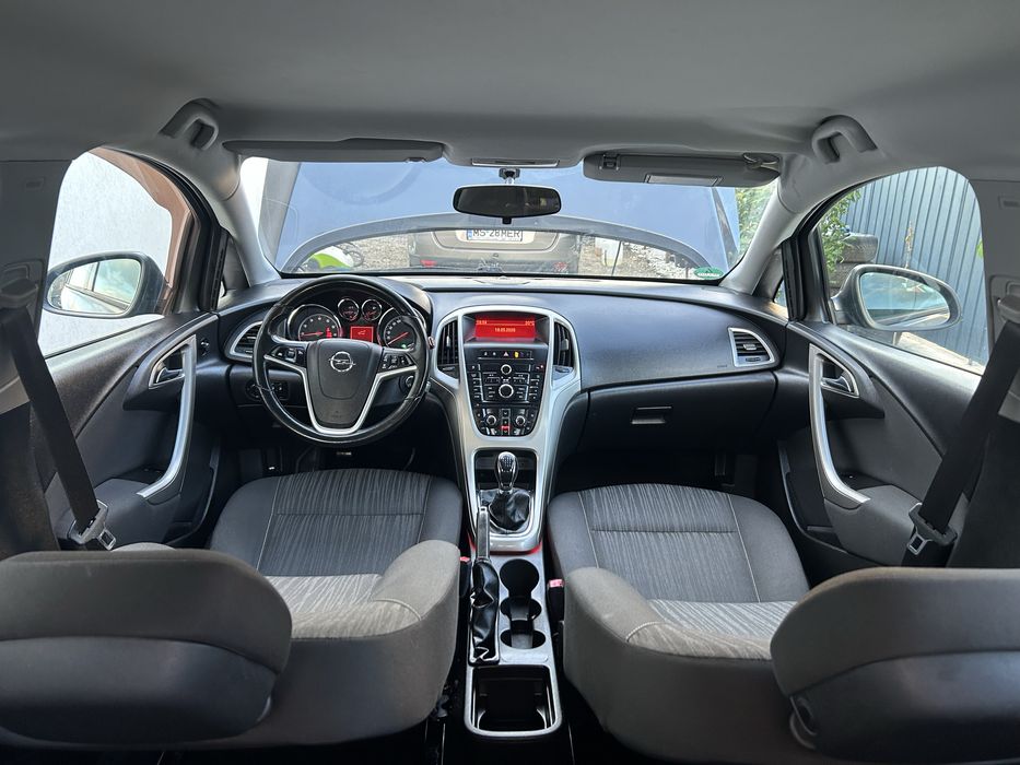 -Opel astra J Facelift-2011-1.4benzina-140cai-euro5-adusa din germania-