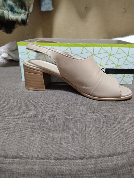 Продам босоножки