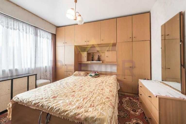 Дава се под наем Тристаен апартамент в Варна, Базар Левски - 65 кв.м за 373.83 € - Снимка #1