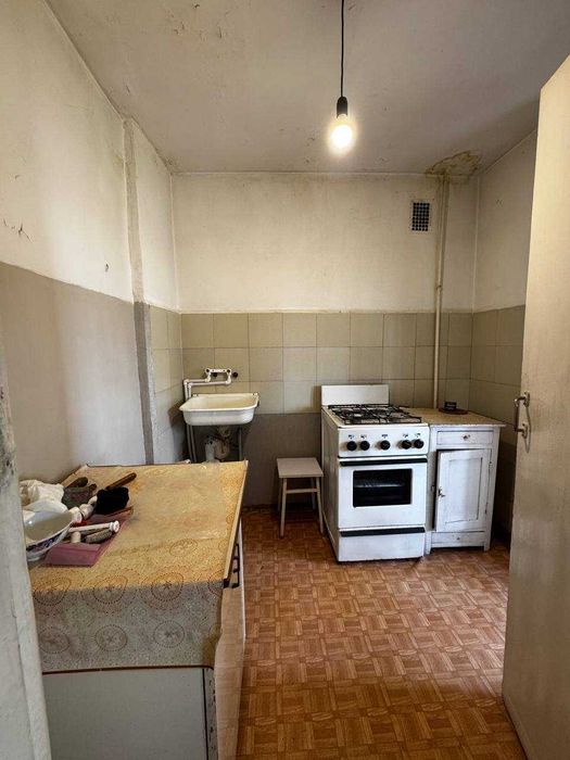 Срочно! 2 комн. 4/5 около Рисового базара Ул. Фитрата. 52м2 Балкон 2/6