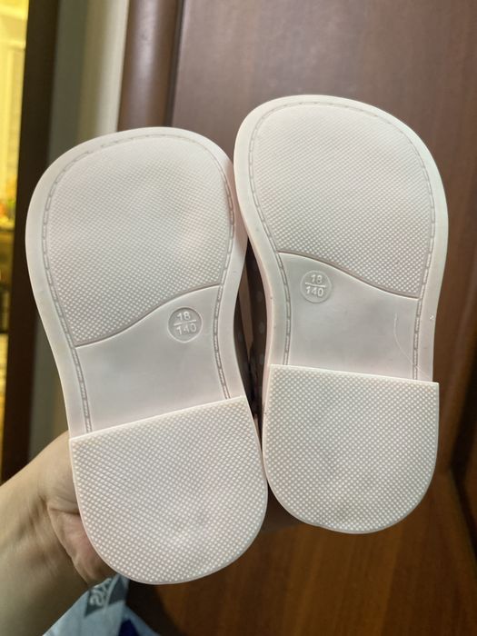 Продам новые сандали на девочку