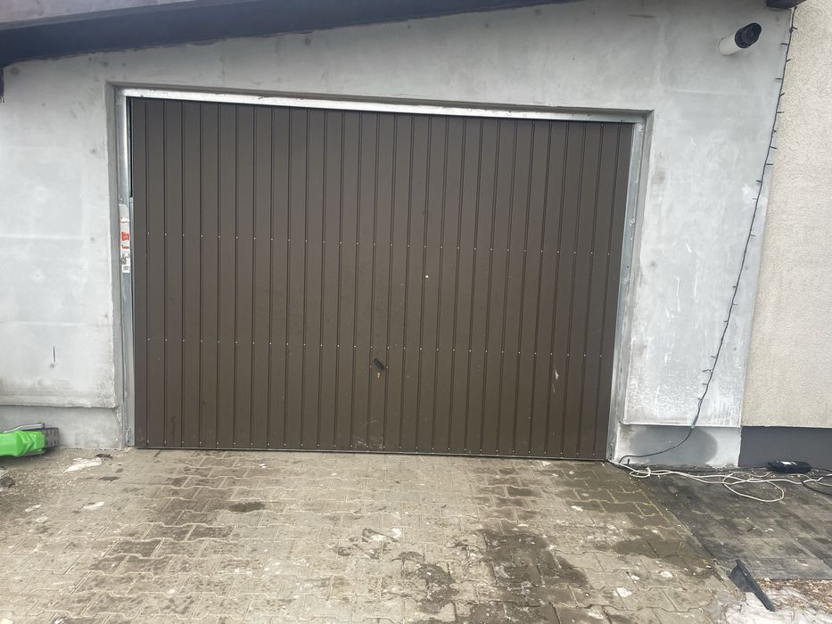 Usa garaj  noua Dedeman