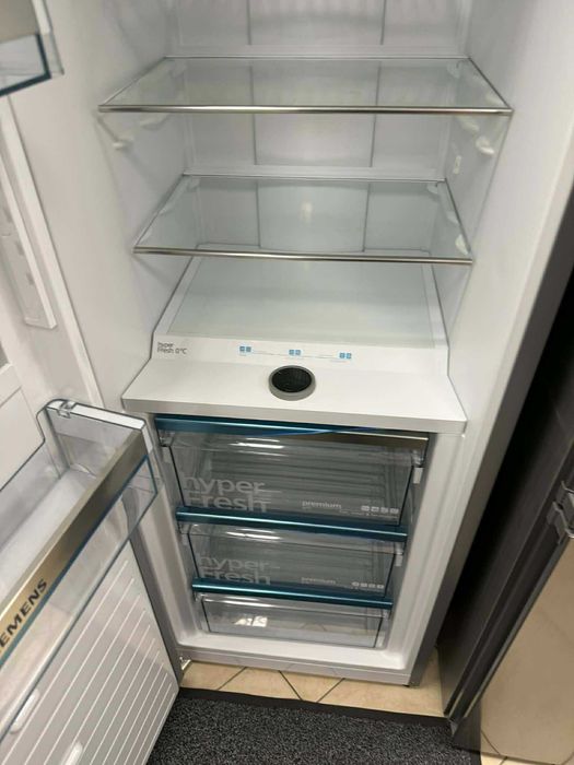 Хладилник Siemens с голям размер с 0°C зона, неръждаема стомана
