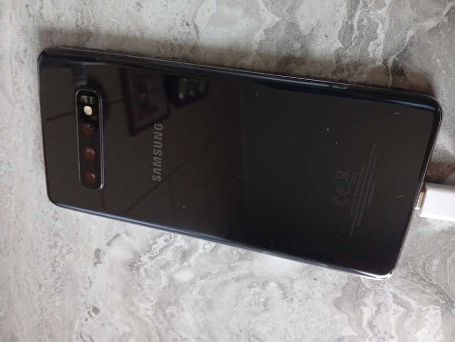 Samsung s10 plus + ,cu bubă jos,crăpat display,perfect funcțional