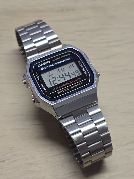 Ceas Casio A168, lumina LED albastra, impecabil