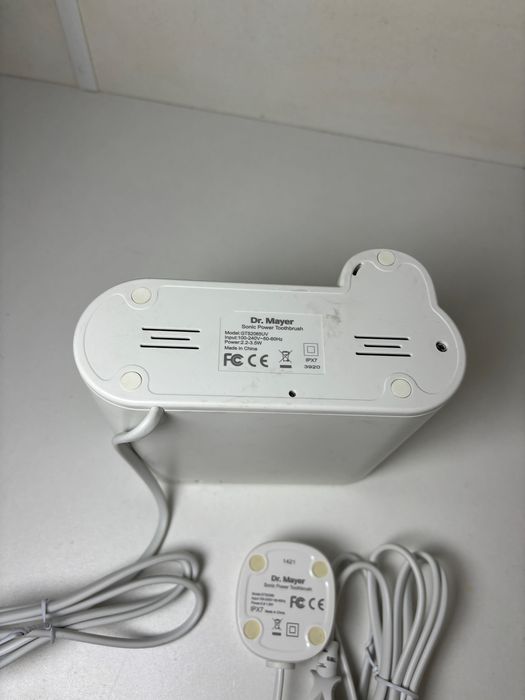 Sterilizator UV Dr. Mayer încărcător pentru periuța de dinți electrică