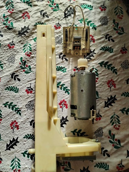 Кафемашина Delonghi Magnifica ESAM 4400 на части