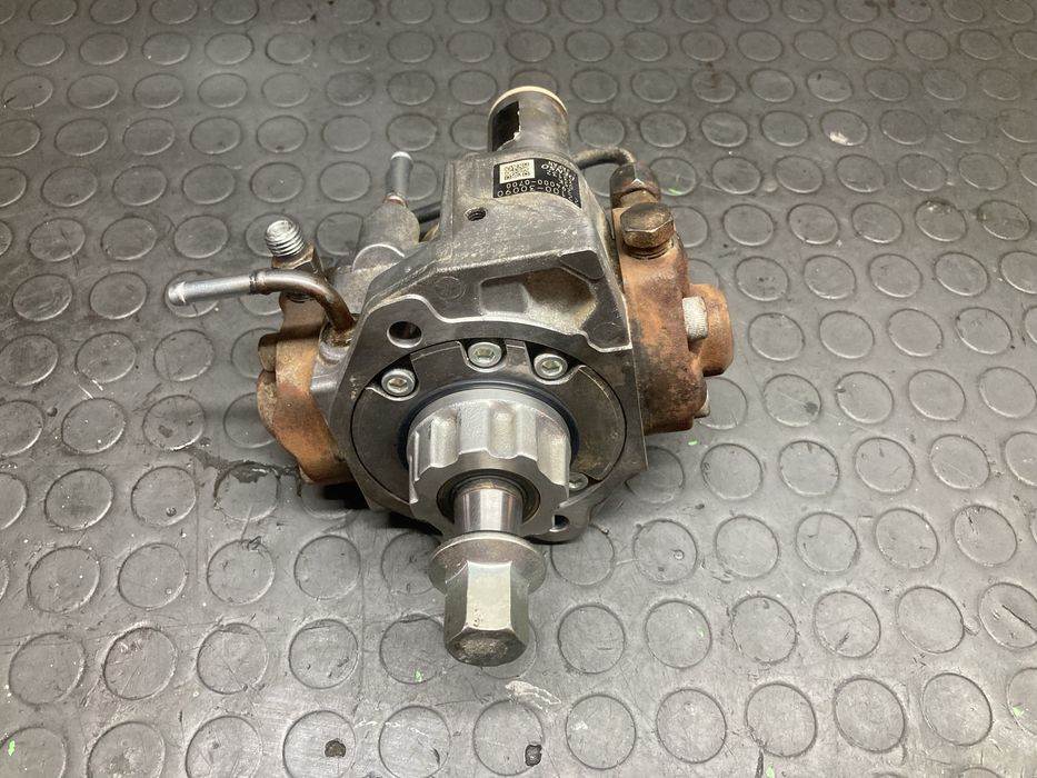 Горивна помпа за тойота хайлукс/toyota hilux 3.0D4D 163кс 05-09г DENSO 22100–30090