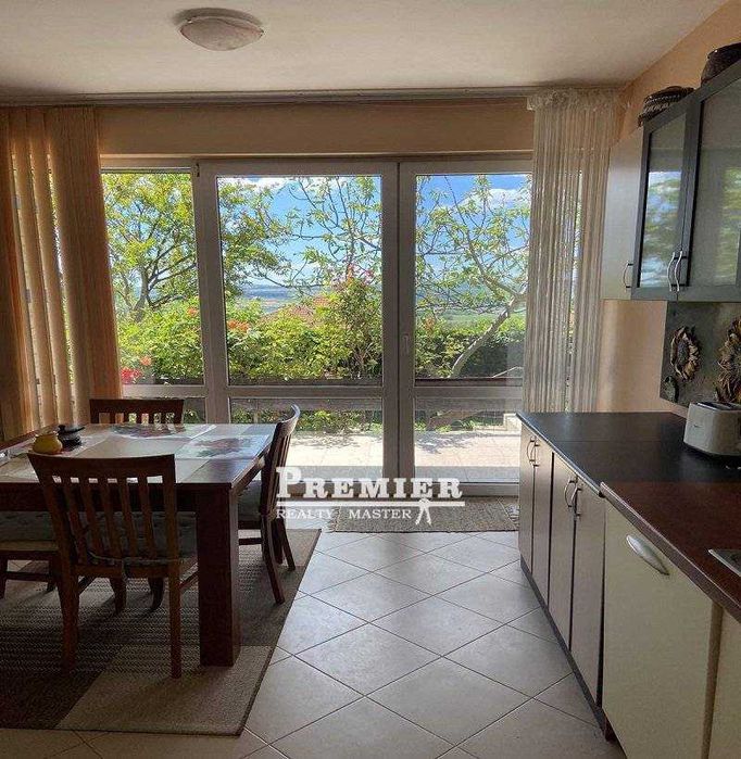 Предлагаме за продажба двуетажна къща в село Горица