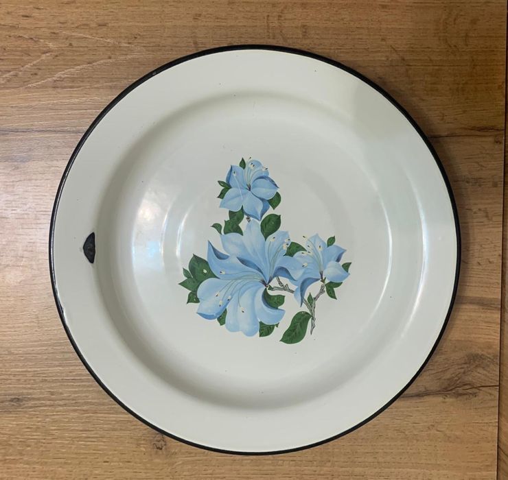 Табаки миски тарелки эмалированные