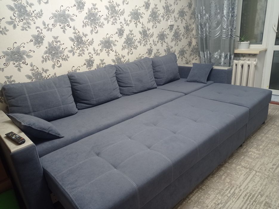 Срочно продам диван. Цена 200000