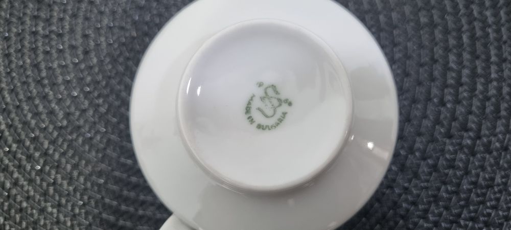 Български порцеланови чинии и чаши