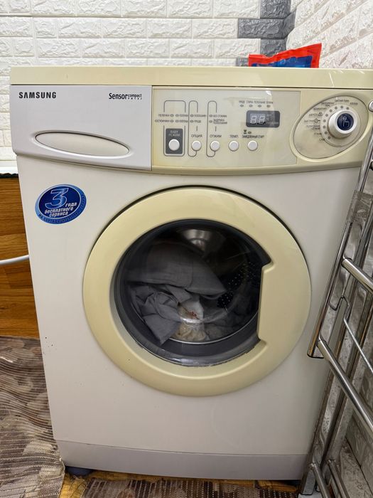 Kir moshina sotiladi