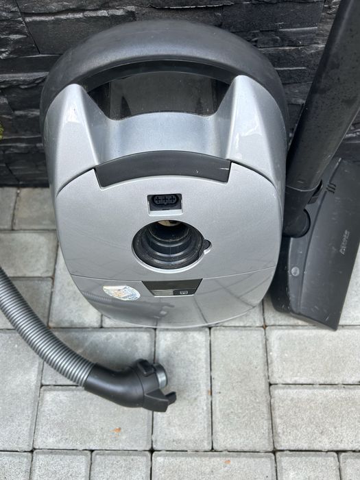 De vanzare Aspirator Miele Silver mod, S 758 de 1800w.
