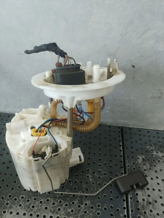 pompa combustibil rezervor 3.0 tdi cap audi a5 8t   a4 b8 8k0919050d