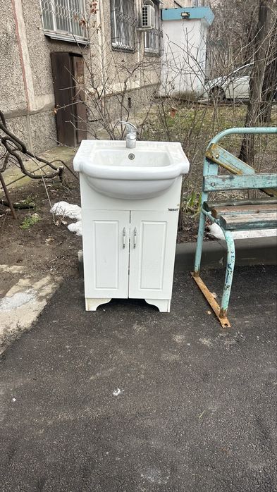 Умывальник с тумбой