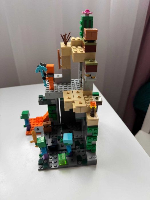 LEGO Minecraft 21587 Temnita cu zombi