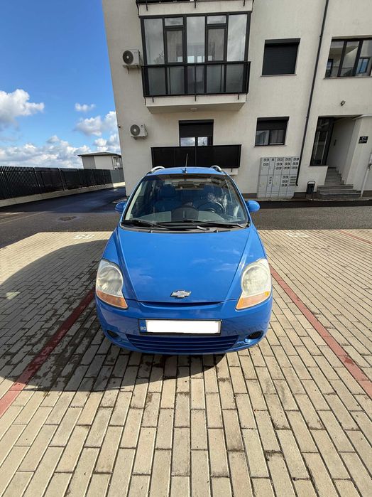 Vând Chevrolet Spark LS, an fabricație 2008, motor pe benzină de 796 cm³, cu doar 17.000 km reali!  Mașina este foarte bine întreținută, îngrijită.