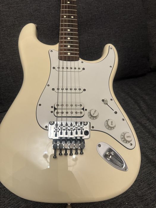 Chitară electrică Fender White Stratocaster