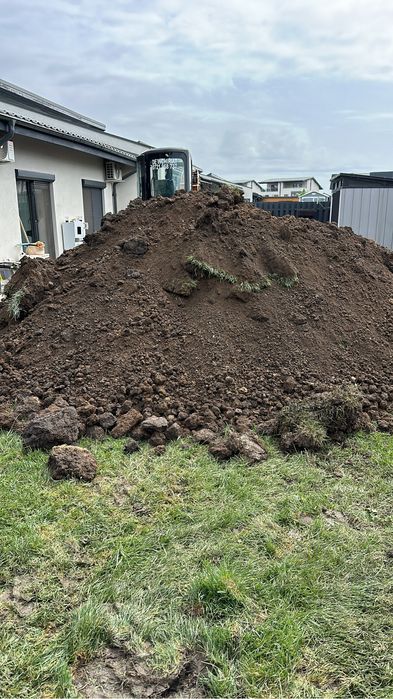 Vand pamant 3,5t pana la 18 mc