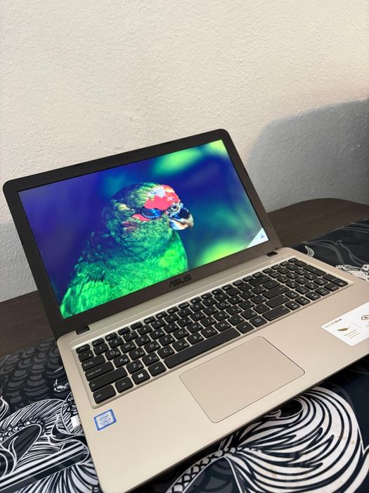 Продам ноутбук intel i3