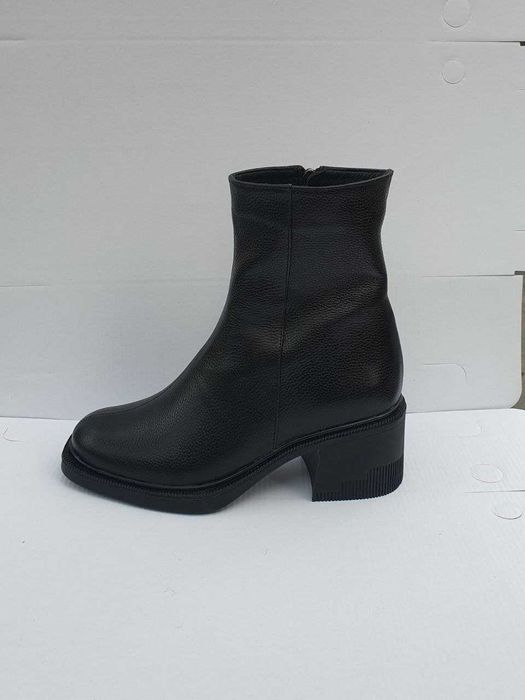 Кожаные сапоги на каблуке от производителя. Размеры: 36-40