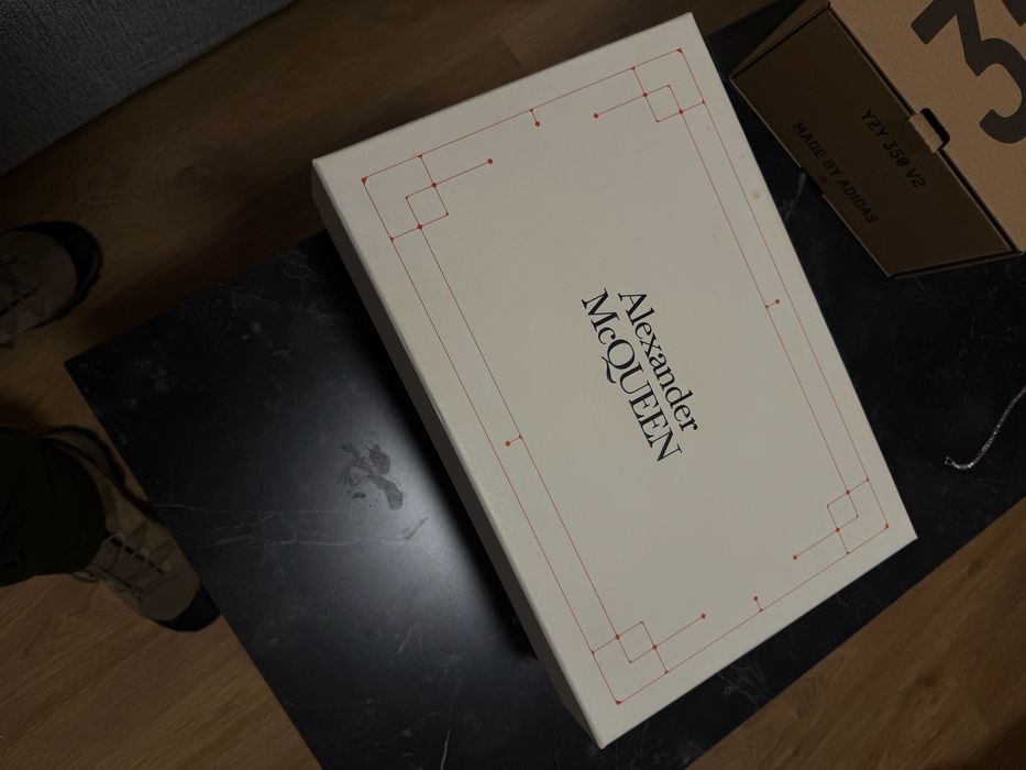 Alexander McQueen marimea 37