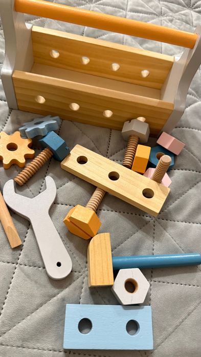 Дървено куфарче с инструменти от серията Полярно мече на Viga Toys.