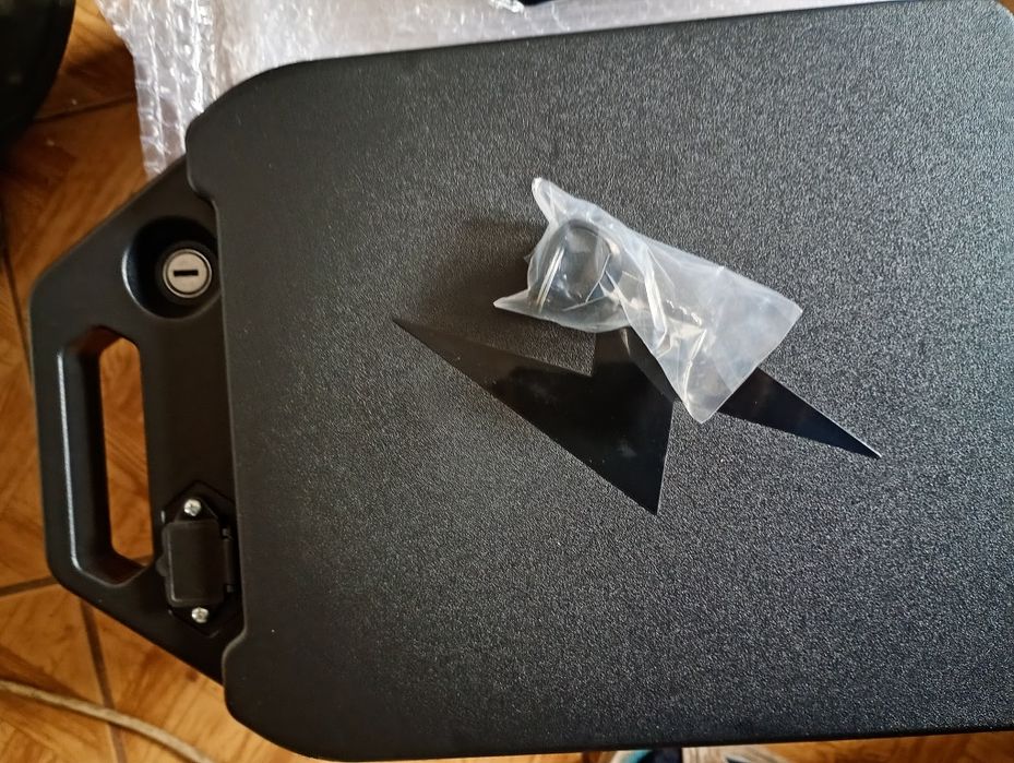 Baterie litium 60v/40A cu 2chei și  încărcător pentru scuter electric Harley Noi preț 1800lei fix nu schimb