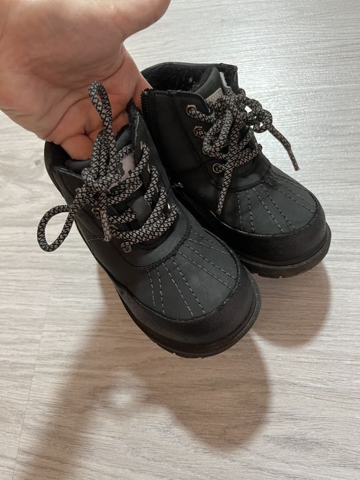 Продам ботинки детские