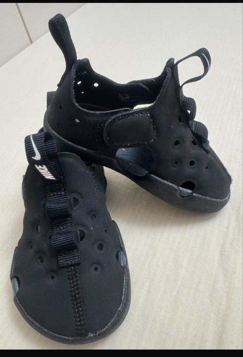 Sandale Nike marimea 18,5  noi fara eticheta.