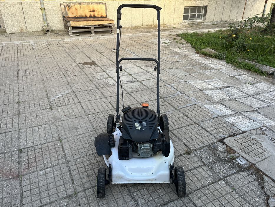 Моторна самоходна косачка