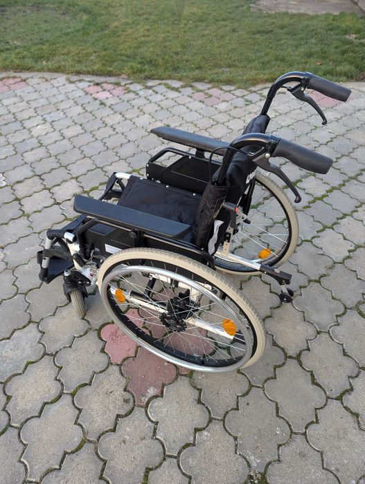 Scaun pliabil , carucior pentru persoane cu nevoi speciale