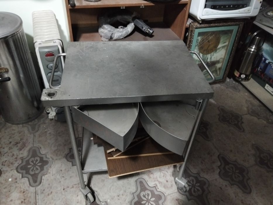 Продаётся столик для мастерской