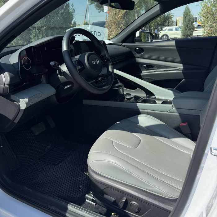Hyundai Elantra 2025 Luxe 2.0