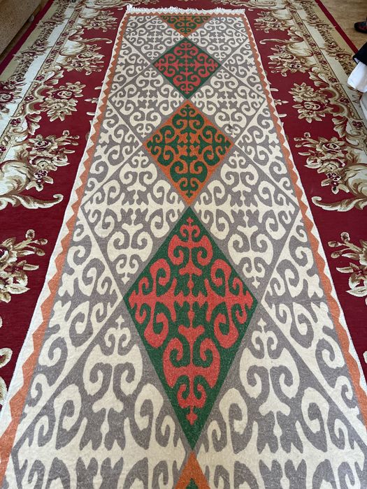 Продам ковер в хорошем состоянии