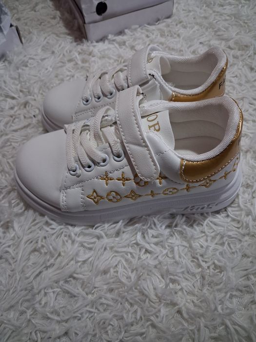 Adidași fetițe noi