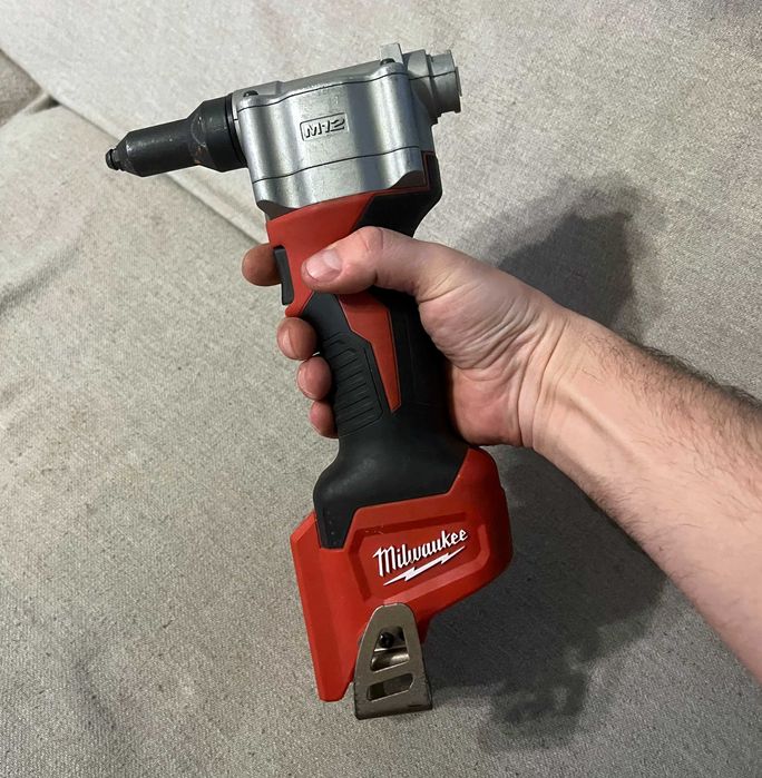 Milwaukee M12 BPRT pistol nituit profesional 12V corp