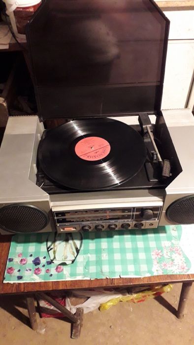 Продам два радиола модель ВЕГА-300 AKORDS